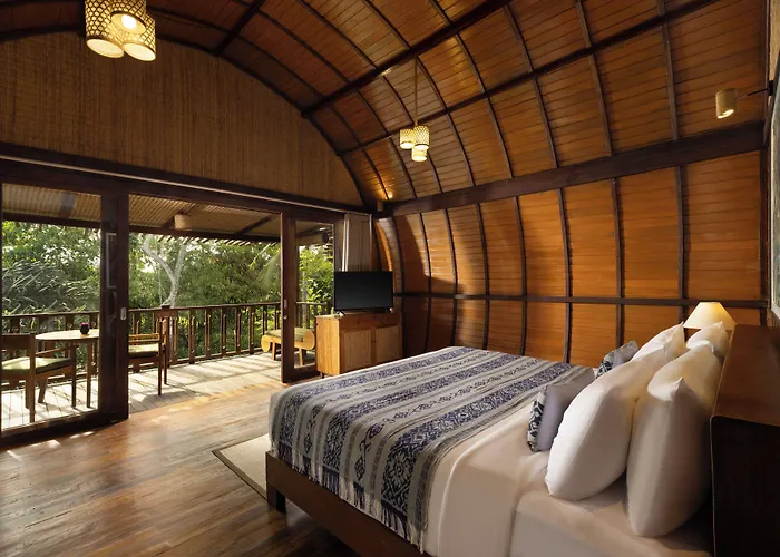 Beehouse Dijiwa Resort 4*